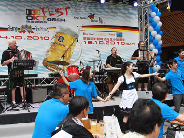 Gaudi beim Open Air Konzert in Wan Chai